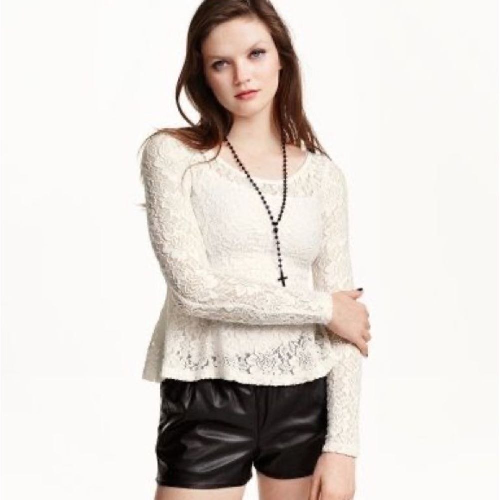 ✨ H&M, Divided White Peplum Top✨